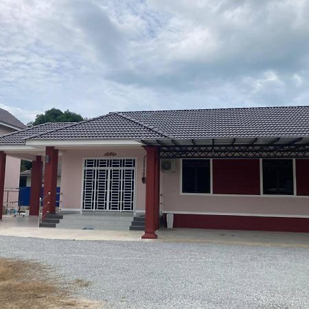 Zana Homestay ปาเซร์ปูเตะห์ ภายนอก รูปภาพ