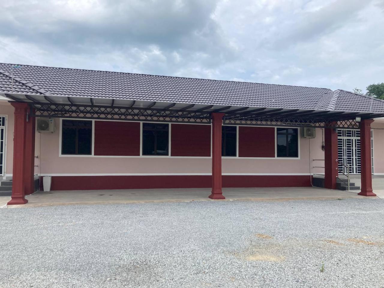 Zana Homestay ปาเซร์ปูเตะห์ ภายนอก รูปภาพ